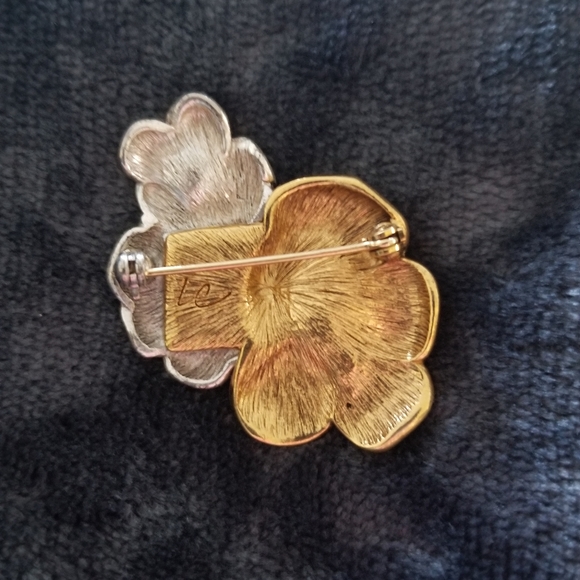 Liz Claiborne Mixed Meta Flower Brooch - Picture 2 of 4